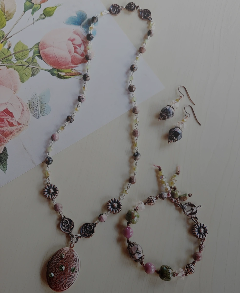Elegant beaded necklace, bracelet, and earrings